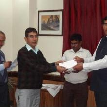 Chairman, IWAI distributing the prizes to the winners of Rajbhasha Karyanvayan Samiti held on 11.03.2015